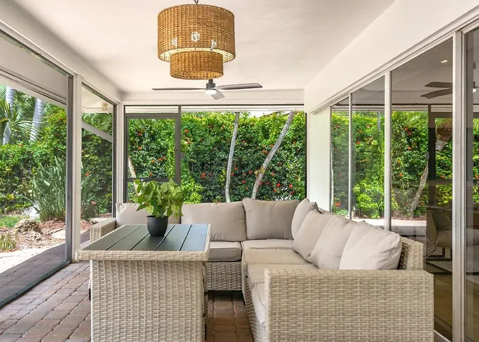Serene Pool & Spa Home Near Beaches & Downtown