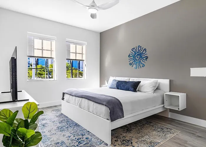 Chic & Cozy River District Townhouse