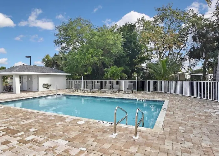 Gorgeous Townhome Close To The Beaches